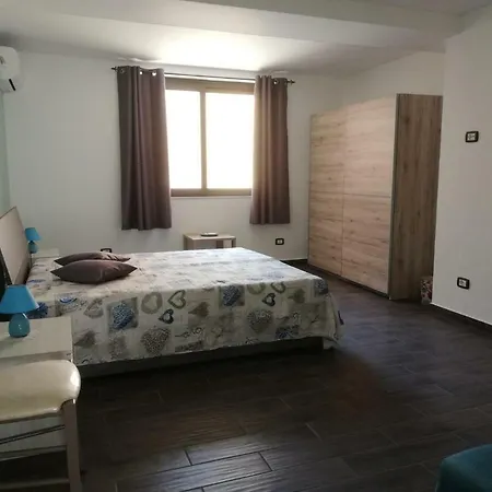 ゲストハウス Siracusa Holiday House 3*